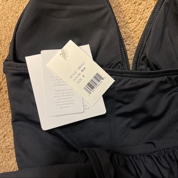 La Blanca Island Goddess V-Neck Halter neck One Piece Swimsuit - Picture 4 of 4